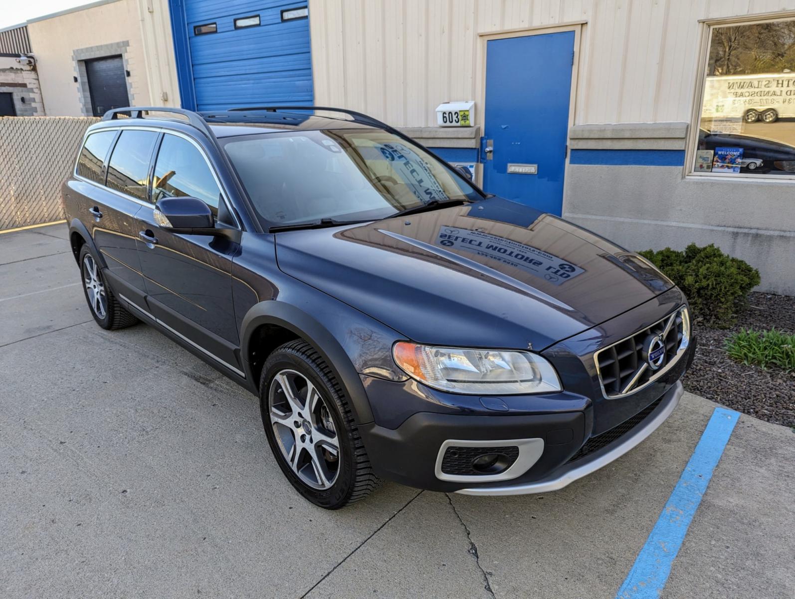 2012 Blue Metallic /Black Leather Volvo XC70 (YV4902BZ0C1) with an 3.0L I6 F DOHC 24V engine, Automatic transmission, located at 603 Amelia Street, Plymouth, MI, 48170, (734) 459-5520, 42.378841, -83.464546 - Vehicles shown by appointment - Please call ahead - 734-459-5520, text 734-658-4573 or contact us via our web site at: http://www.selectmotors.com for complete Inventory, Photos, Videos and FREE Carfax Reports. 2012 Volvo XC70 T6 AWD, Platinum Package, Cypress Blue Metallic with black leather i - Photo #11